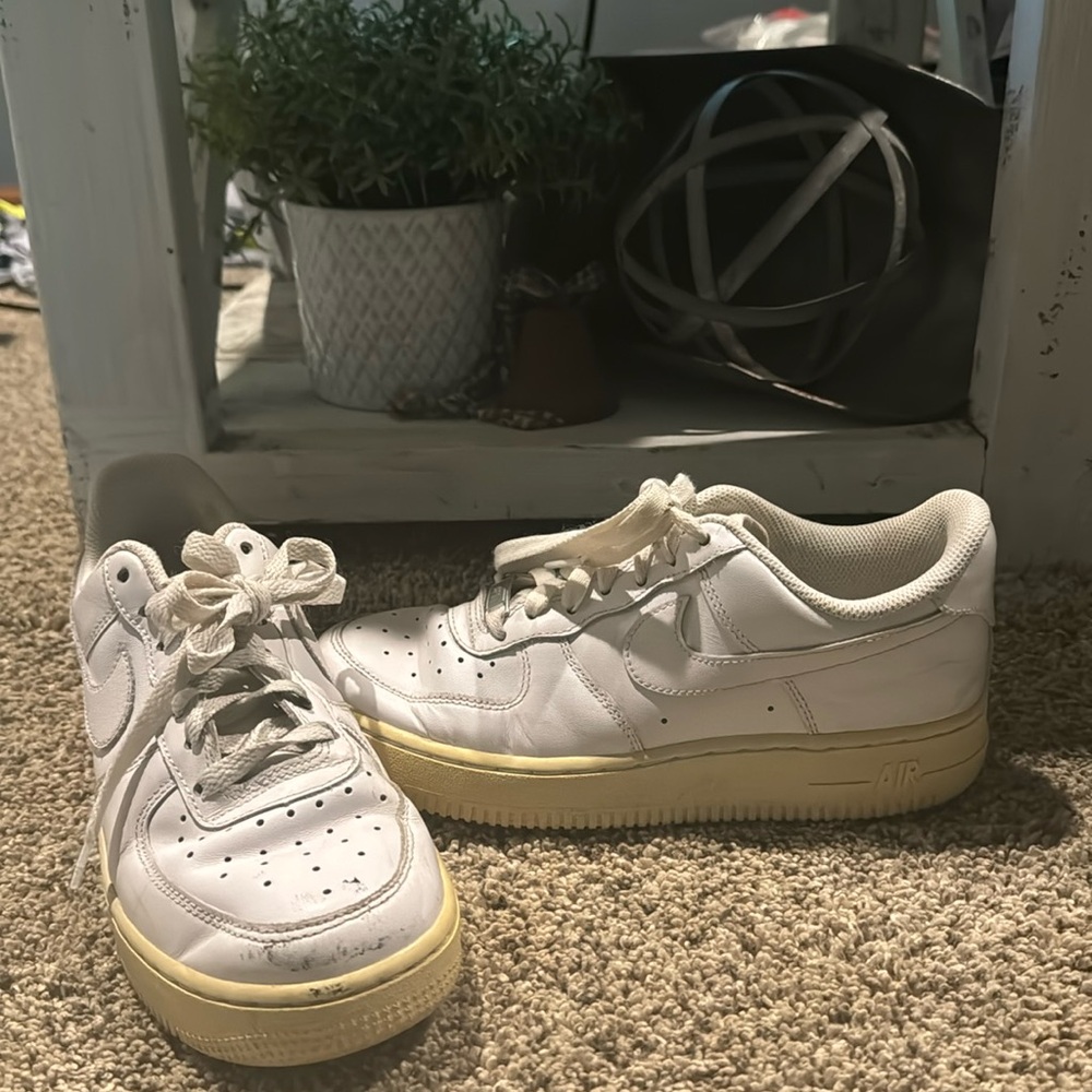 White Nike Air Force